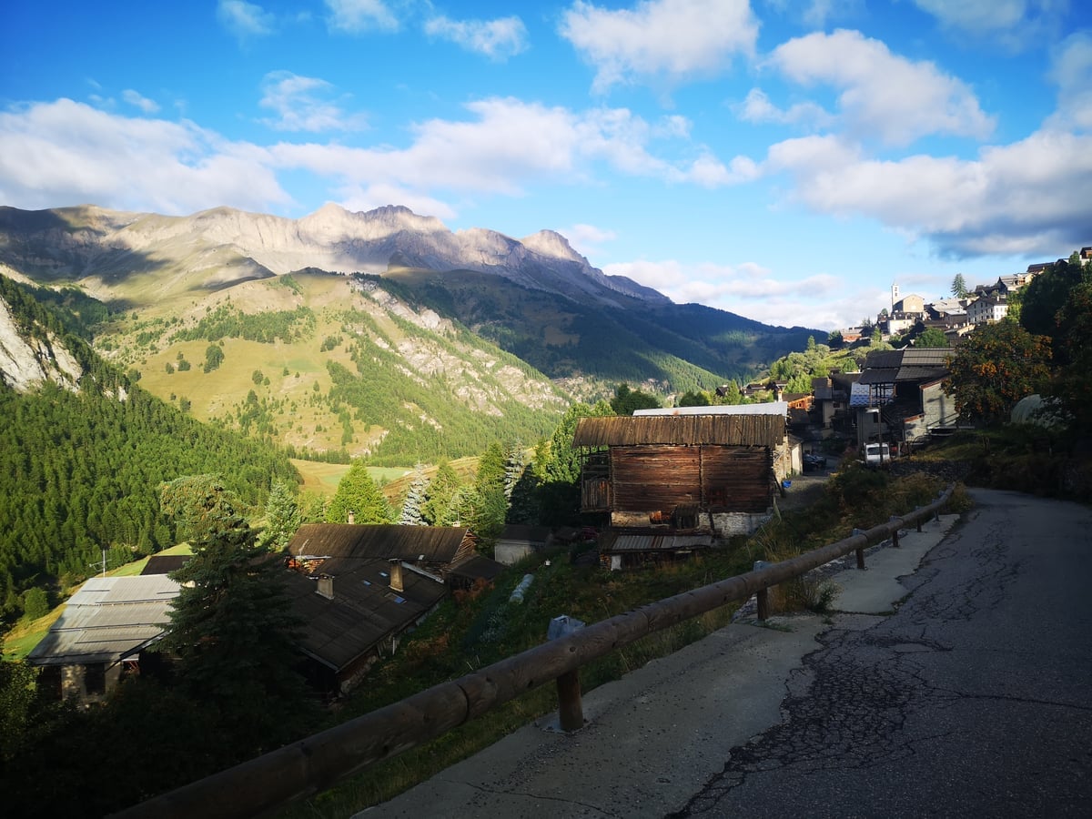 Vue panoramique sur le Queyras depuis un col du GR58